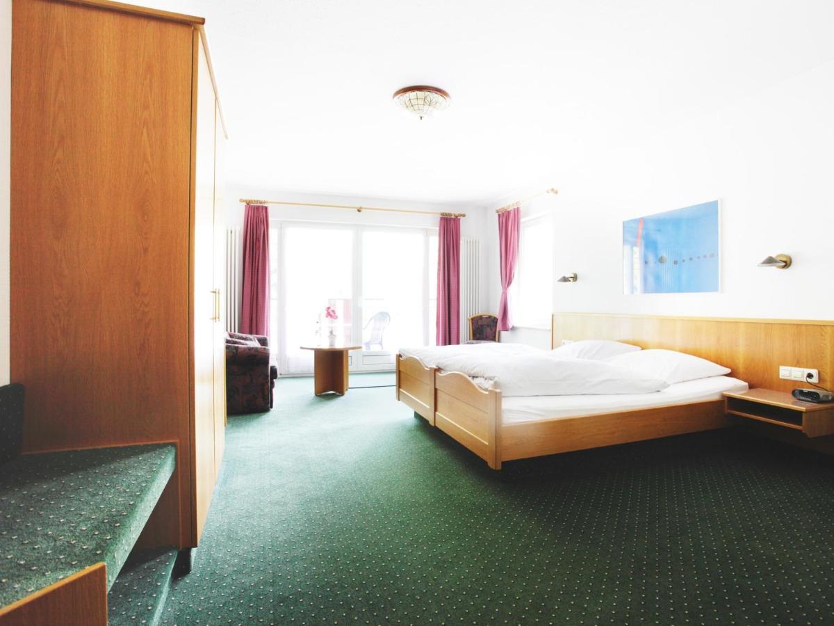 Hotel-Gasthof Neumuehle Kreenheinstetten الغرفة الصورة